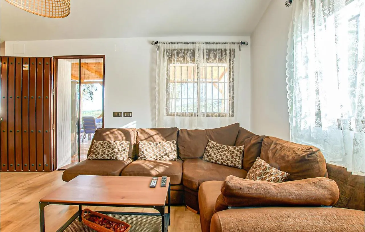 Pet Friendly Home In Colmenar With Kitchen