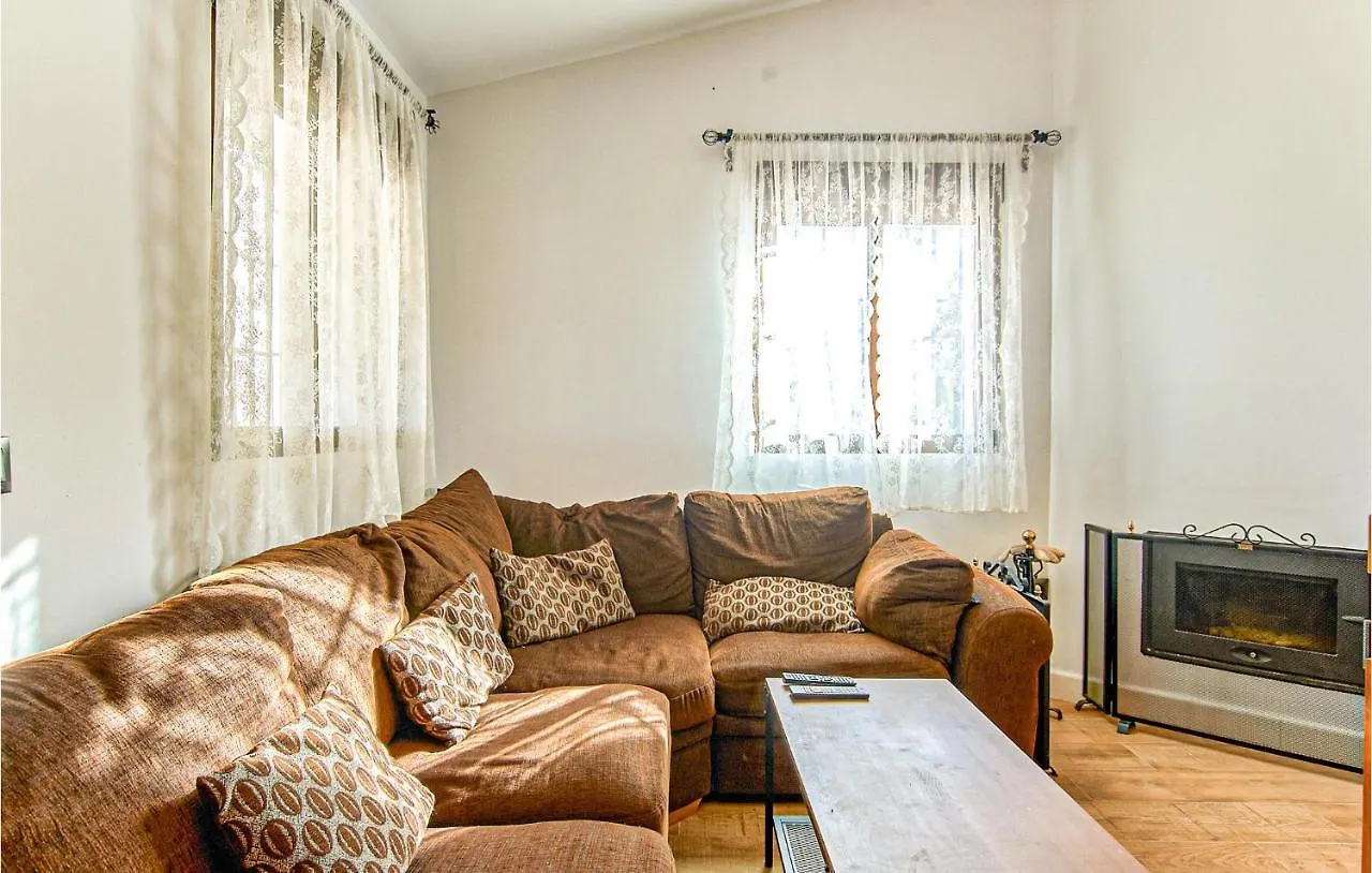 Pet Friendly Home In Colmenar With Kitchen